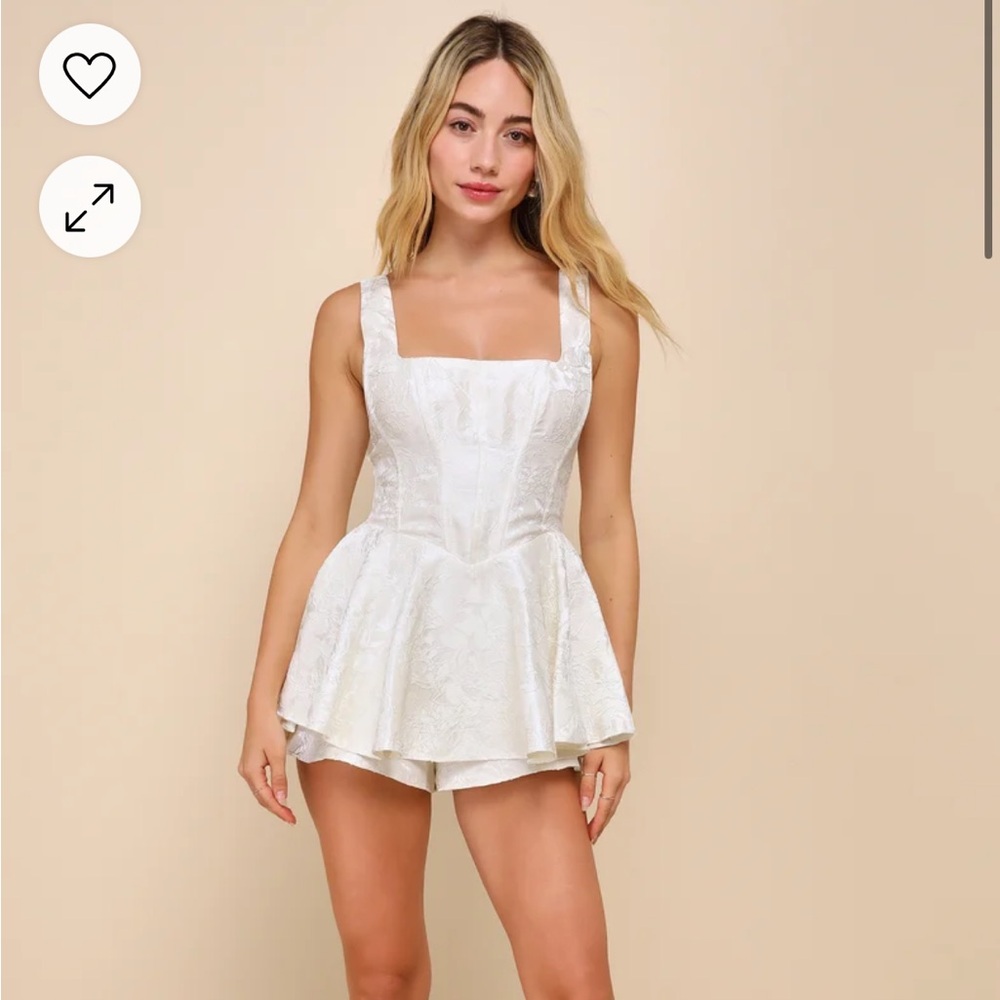 Lulu’s White Jaquard Romper